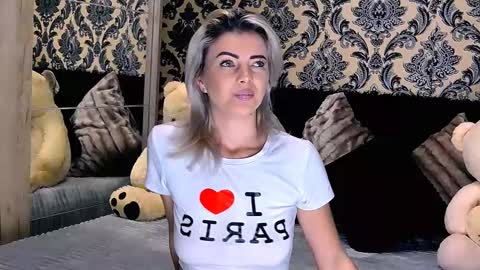 Snapshot of alyblonde chatting on 12-18-24, 09:58 aly online show from 12-18-24, 09:58