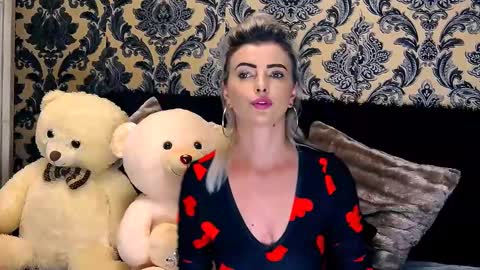 Snapshot of alyblonde chatting on 12-20-24, 01:11 aly online show from 12-20-24, 01:11