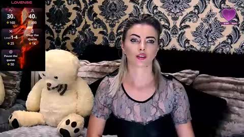 Snapshot of alyblonde chatting on 12-28-24, 05:57 aly online show from 12-28-24, 05:57