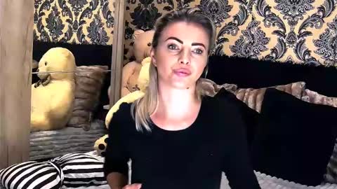 Snapshot of alyblonde chatting on 01-10-25, 01:41 aly online show from 01-10-25, 01:41