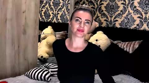 Snapshot of alyblonde chatting on 01-10-25, 06:17 aly online show from 01-10-25, 06:17