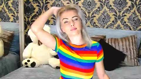 Snapshot of alyblonde chatting on 02-20-25, 10:37 aly online show from 02-20-25, 10:37