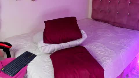 Snapshot of alyn__miller chatting on 04-08-26, 03:23 Elyn online show from 04-08-26, 03:23