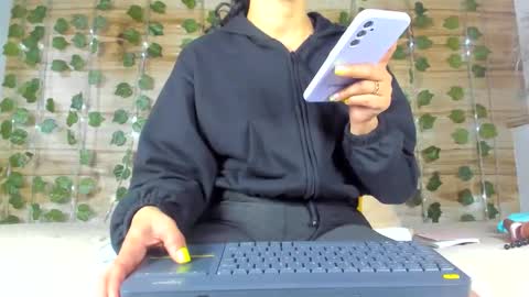 Snapshot of alyssia_oceann chatting on 02-13-25, 12:43 alyssia online show from 02-13-25, 12:43
