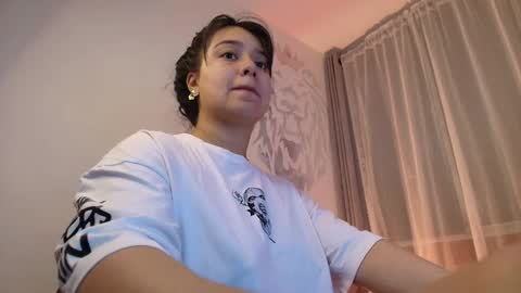 Snapshot of alyssia_wolds_1 chatting on 11-19-25, 01:05 alyssia wolds online show from 11-19-25, 01:05