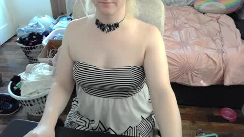 Snapshot of alyxiabewbs chatting on 03-26-26, 05:29 alyxiabewbs online show from 03-26-26, 05:29
