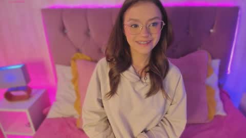 Snapshot of alyy_cut3 chatting on 02-10-26, 01:26 Alyy online show from 02-10-26, 01:26