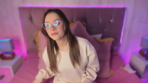 Snapshot of alyy_cut3 chatting on 02-17-26, 02:02 Alyy online show from 02-17-26, 02:02