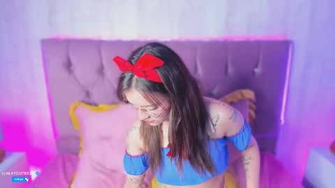 Snapshot of alyy_cut3 chatting on 02-25-26, 08:07 Alyy online show from 02-25-26, 08:07