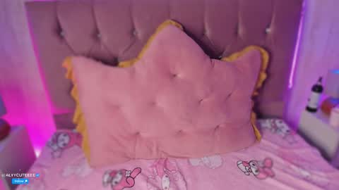 Snapshot of alyy_cut3 chatting on 03-11-26, 08:26 Alyy online show from 03-11-26, 08:26