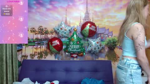 Snapshot of alyy_cute chatting on 12-12-24, 02:11 Alyy online show from 12-12-24, 02:11