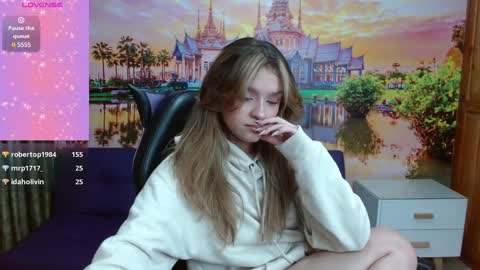 Snapshot of alyy_cute chatting on 01-03-25, 05:10 Alyy online show from 01-03-25, 05:10