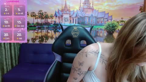 Snapshot of alyy_cute chatting on 01-08-25, 02:14 Alyy online show from 01-08-25, 02:14