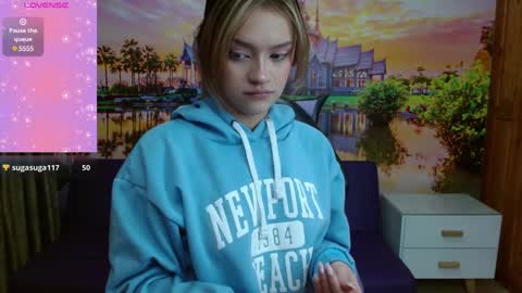 Snapshot of alyy_cute chatting on 01-13-25, 02:21 Alyy online show from 01-13-25, 02:21
