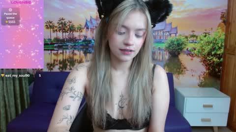 Snapshot of alyy_cute chatting on 01-14-25, 02:22 Alyy online show from 01-14-25, 02:22