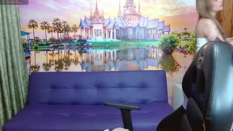 Snapshot of alyy_cute chatting on 02-01-25, 02:13 Alyy online show from 02-01-25, 02:13