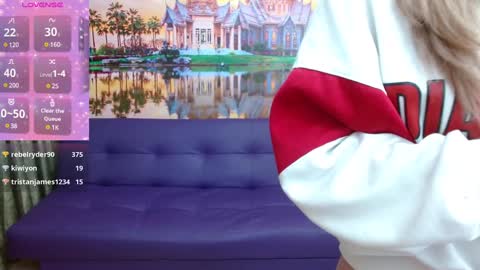Snapshot of alyy_cute chatting on 02-07-25, 05:18 Alyy online show from 02-07-25, 05:18