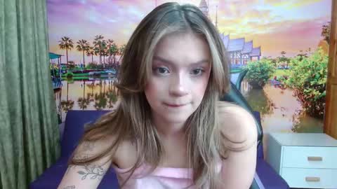 Snapshot of alyy_cute chatting on 02-13-25, 02:20 Alyy online show from 02-13-25, 02:20