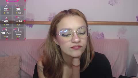 Snapshot of alyy_cute chatting on 10-12-25, 02:21 Alyy online show from 10-12-25, 02:21