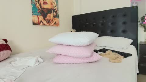 Isabella online show from 02-25-25, 11:00