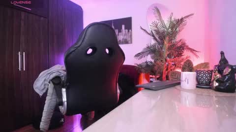 Snapshot of amaia_bushida chatting on 02-27-25, 05:24 anny online show from 02-27-25, 05:24