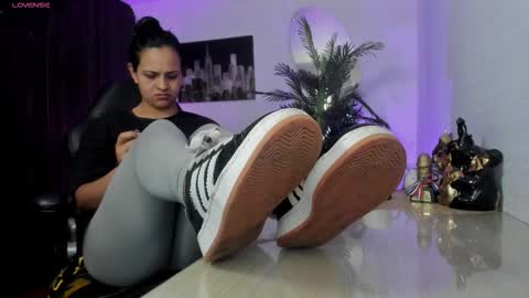 Snapshot of amaia_bushida chatting on 10-19-25, 02:12 anny online show from 10-19-25, 02:12