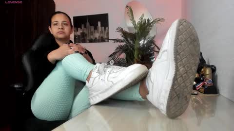 Snapshot of amaia_bushida chatting on 10-22-25, 02:23 anny online show from 10-22-25, 02:23