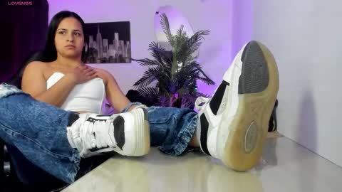 Snapshot of amaia_bushida chatting on 11-01-25, 10:56 anny online show from 11-01-25, 10:56