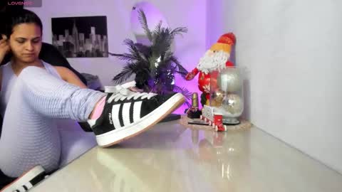 Snapshot of amaia_bushida chatting on 11-30-25, 02:37 anny online show from 11-30-25, 02:37