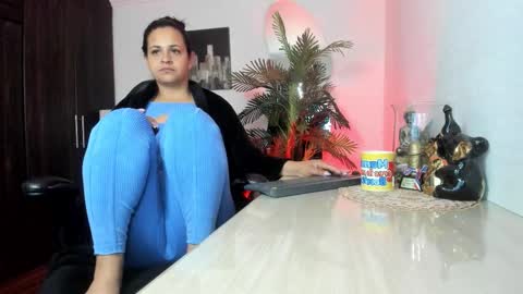 Snapshot of amaia_bushida chatting on 03-11-26, 03:23 anny online show from 03-11-26, 03:23