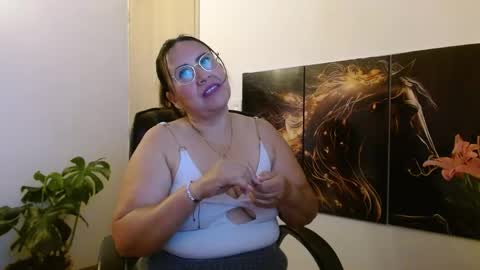 Snapshot of amalia_brunette chatting on 05-04-26, 10:17 AMALIA online show from 05-04-26, 10:17