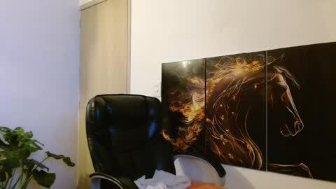 Snapshot of amalia_brunette chatting on 05-16-26, 12:29 AMALIA online show from 05-16-26, 12:29