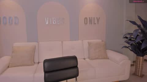 Amalia cruss online show from 11-13-25, 07:57