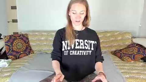 Amalia online show from 07-18-26, 09:02