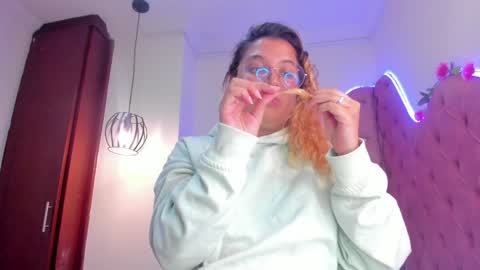 Amalia Im Back See you soon this January 7 at 10 pm Colombia time online show from 02-09-25, 02:06