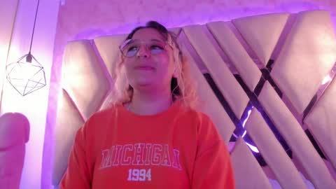 Amalia Im Back See you soon this January 7 at 10 pm Colombia time online show from 02-28-25, 06:10