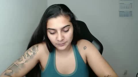 The queen of the biceps  online show from 11-25-25, 05:13