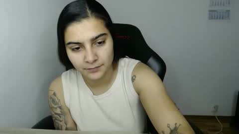 The queen of the biceps  online show from 01-15-26, 06:44