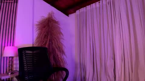 Luisa online show from 11-10-25, 01:48