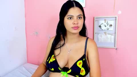 Snapshot of amanda_lorense chatting on 11-22-25, 03:38 Thalia online show from 11-22-25, 03:38