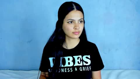 Snapshot of amanda_lorense chatting on 03-29-26, 03:28 Thalia online show from 03-29-26, 03:28