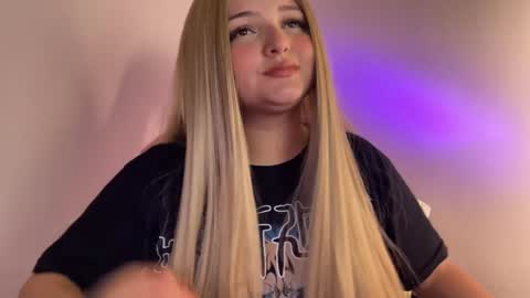 Snapshot of amandhaaa chatting on 12-13-24, 10:23 Amandha online show from 12-13-24, 10:23