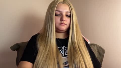Snapshot of amandhaaa chatting on 01-09-25, 12:25 Amandha online show from 01-09-25, 12:25