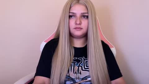 Snapshot of amandhaaa chatting on 02-05-25, 06:37 Amandha online show from 02-05-25, 06:37