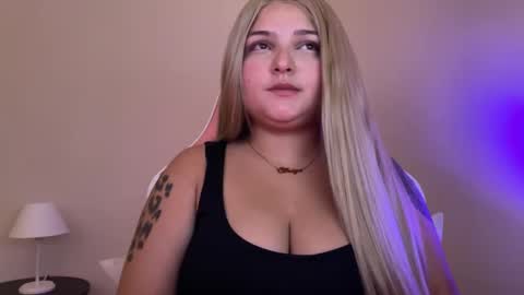 Snapshot of amandhaaa chatting on 03-06-25, 11:42 Amandha online show from 03-06-25, 11:42