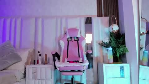 Snapshot of amara_lunee chatting on 06-04-26, 05:24 AMARA online show from 06-04-26, 05:24
