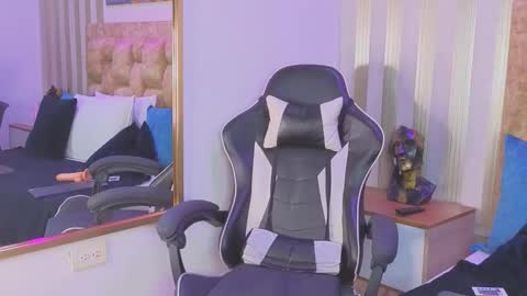 Snapshot of amara_queen_ chatting on 03-06-26, 01:18 Amara online show from 03-06-26, 01:18