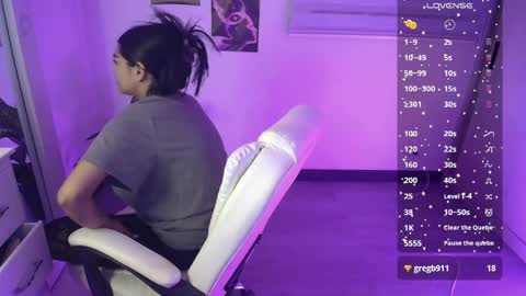 Snapshot of amara_silk chatting on 06-06-26, 01:11 amara_silk online show from 06-06-26, 01:11