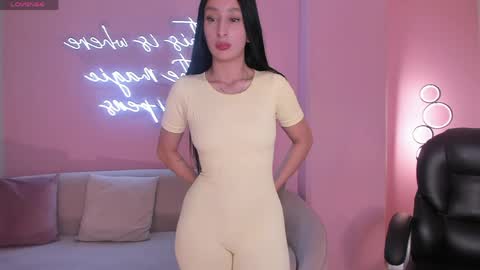 Snapshot of amaradivinex chatting on 05-17-26, 11:23 Amara Di online show from 05-17-26, 11:23
