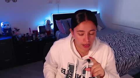 Snapshot of amarat_jolie chatting on 02-11-25, 08:10 Mila online show from 02-11-25, 08:10